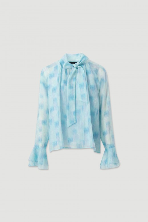 Fluid tunic with bow neckline