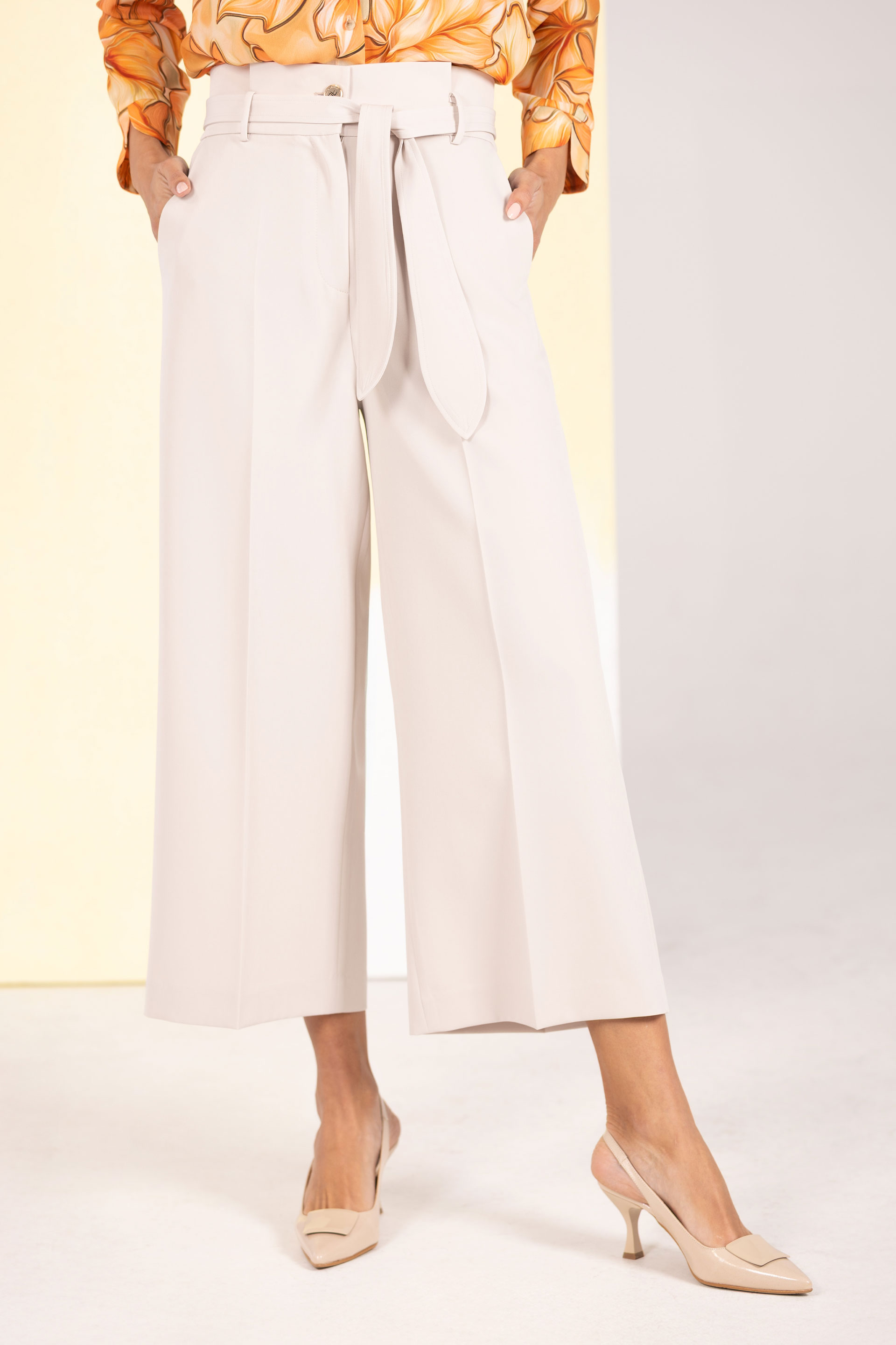 High-waisted culotte trousers with belt
