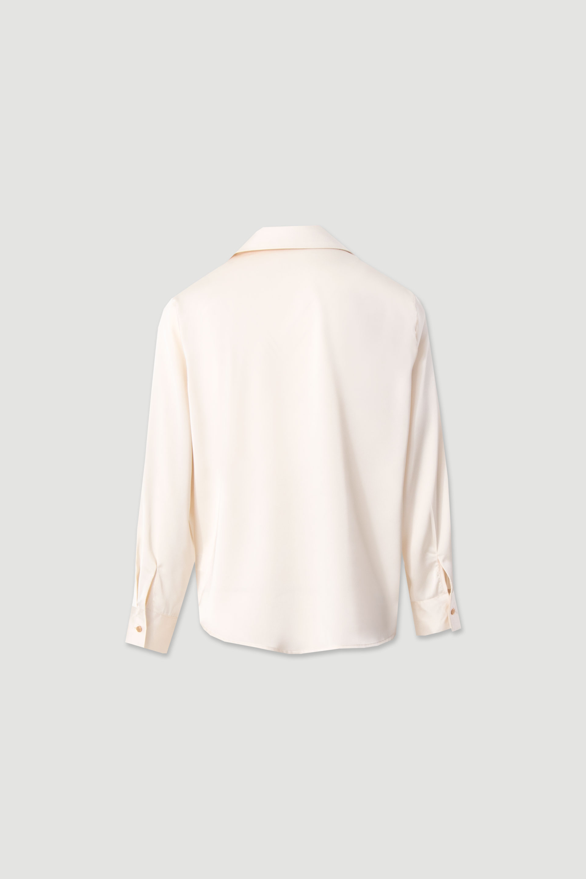 Fluid blouse with classic collar