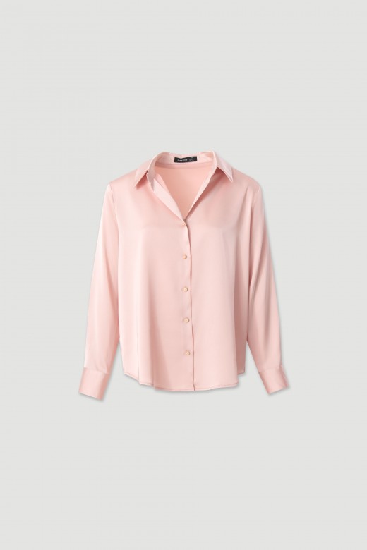 Fluid blouse with classic collar