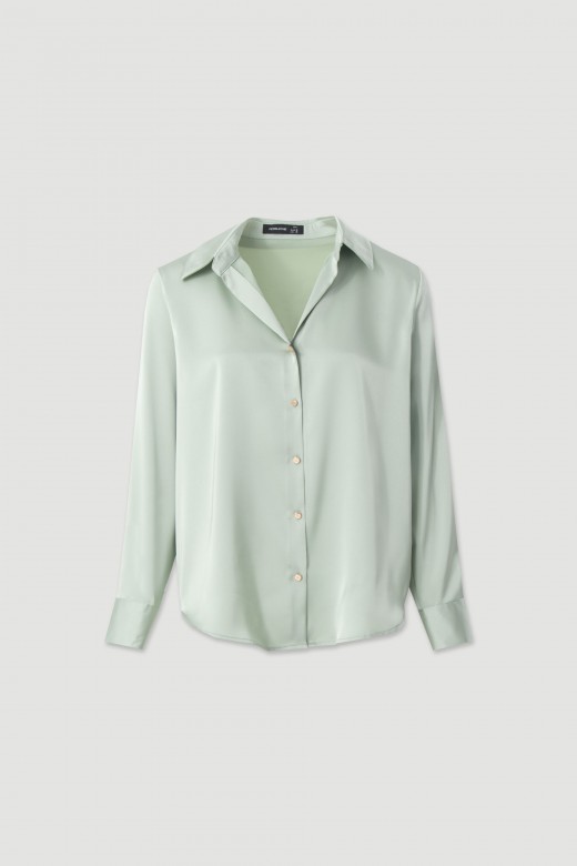 Fluid blouse with classic collar