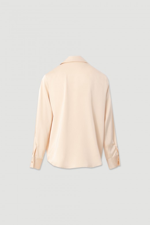Fluid blouse with classic collar
