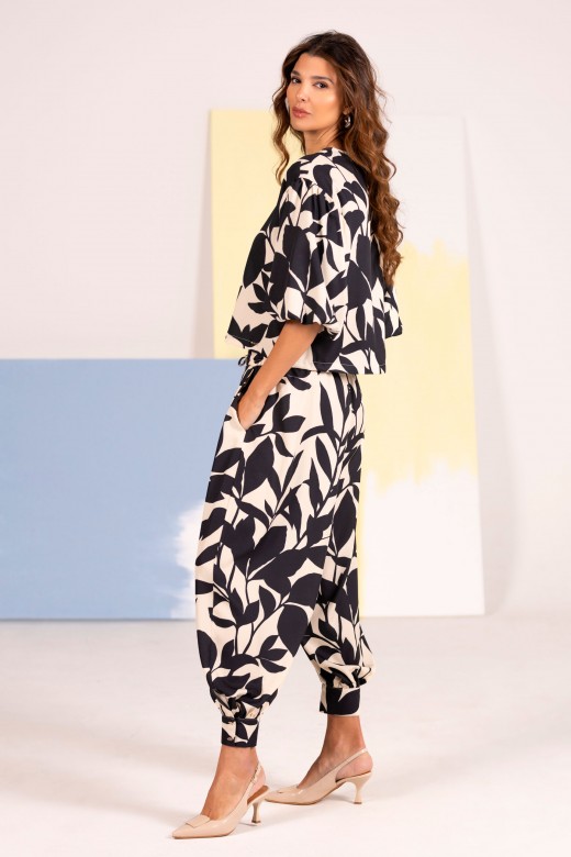 Printed trousers with cuffs and waist tie Printed trousers with cuffs and waist tie