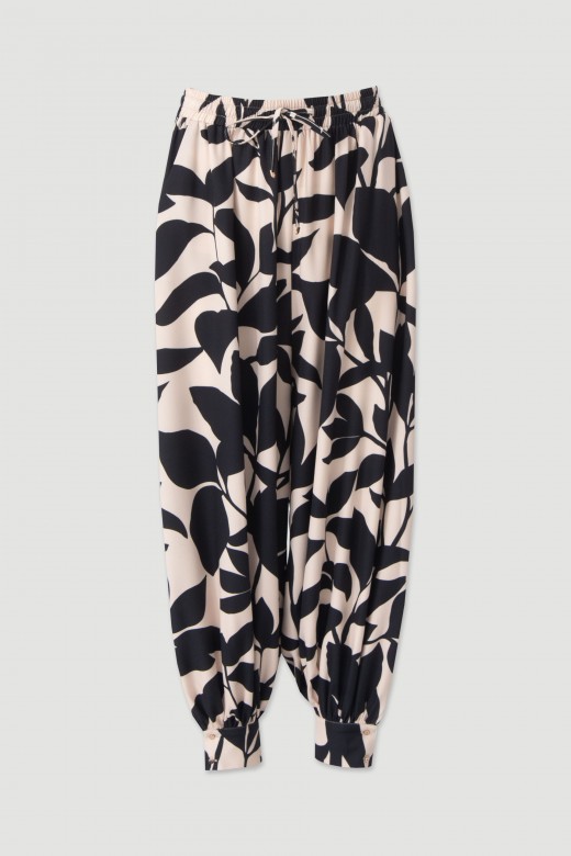 Printed trousers with cuffs and waist tie Printed trousers with cuffs and waist tie
