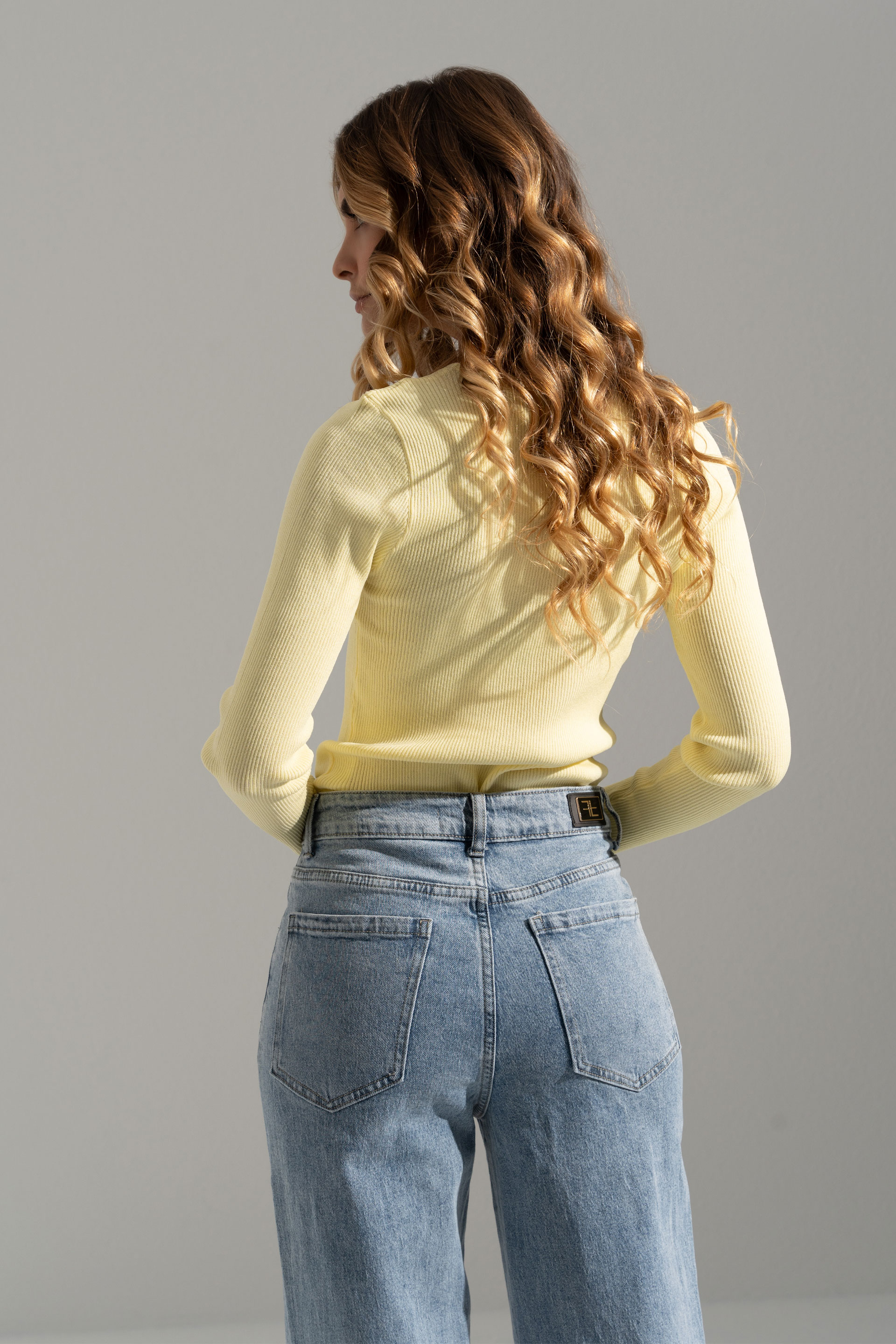 Ribbed knit sweater with v-neck