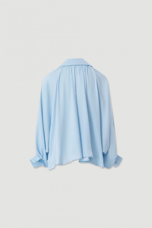 Fluid blouse with batwing sleeves