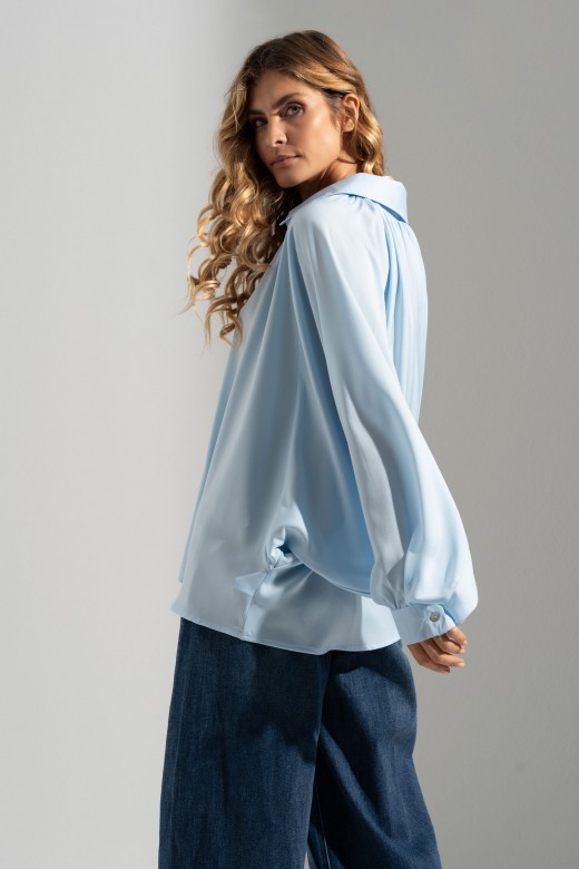 Fluid blouse with batwing sleeves Fluid blouse with batwing sleeves