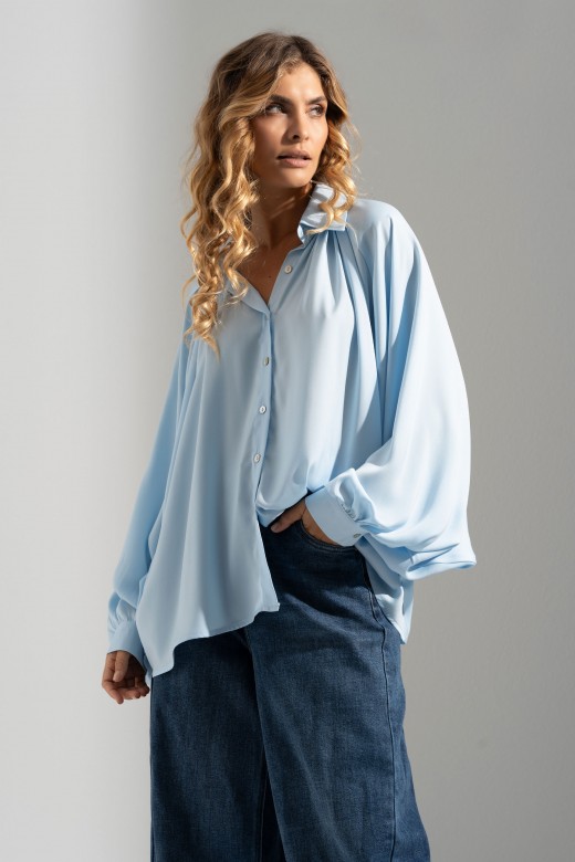 Fluid blouse with batwing sleeves Fluid blouse with batwing sleeves