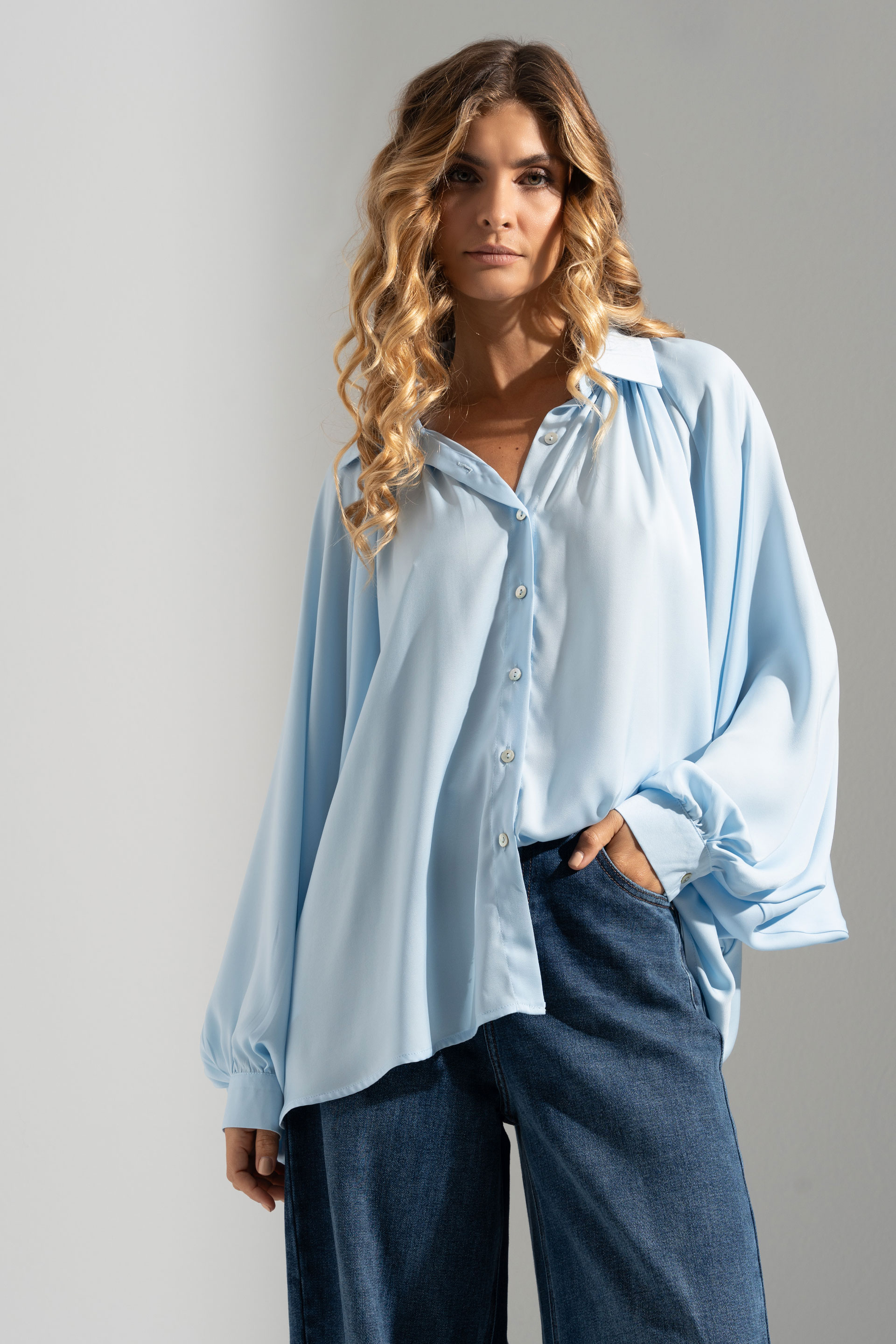 Fluid blouse with batwing sleeves