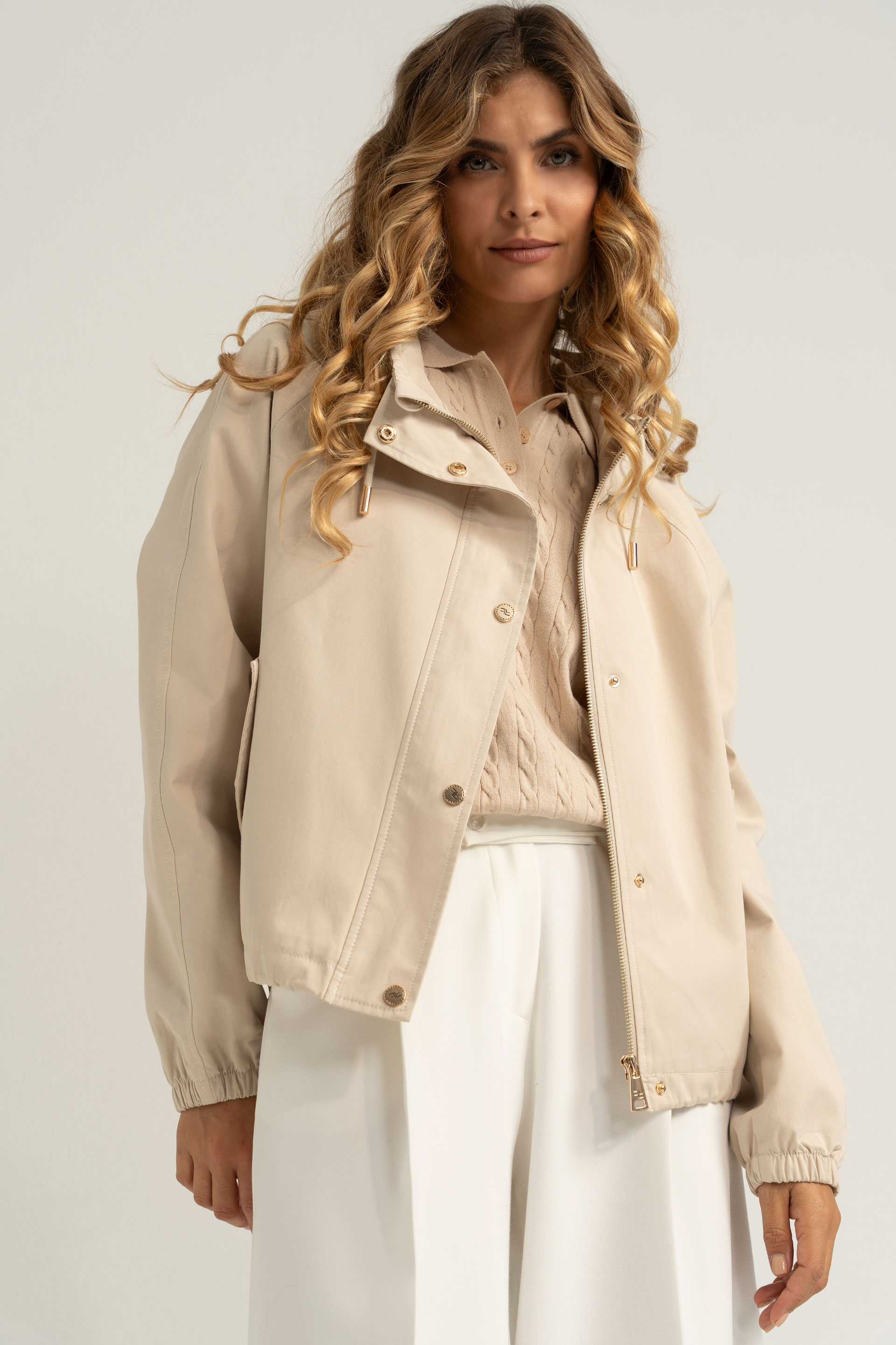 Short parka with hood and metallic detail