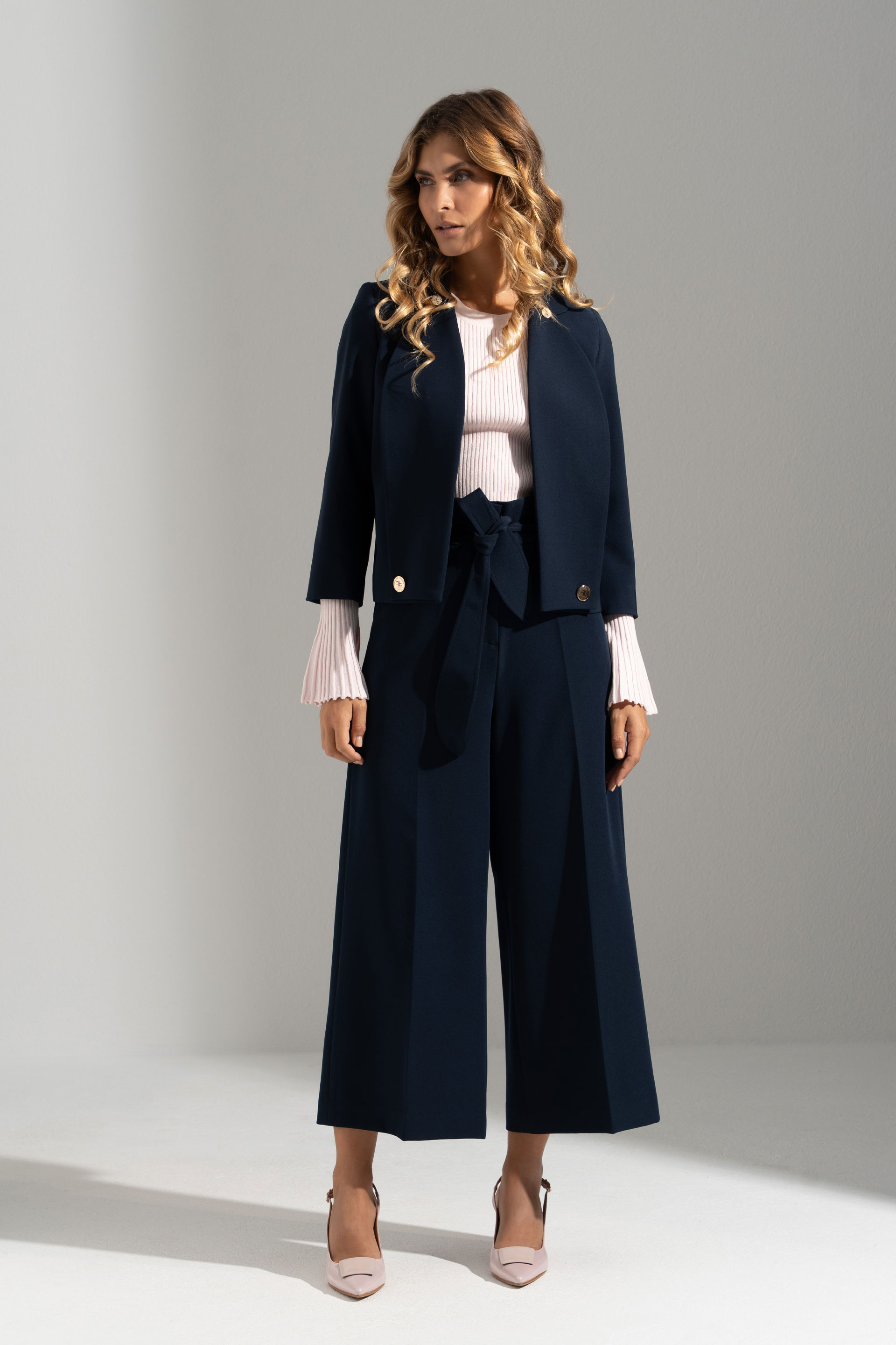 Structured short jacket with 3/4 sleeves