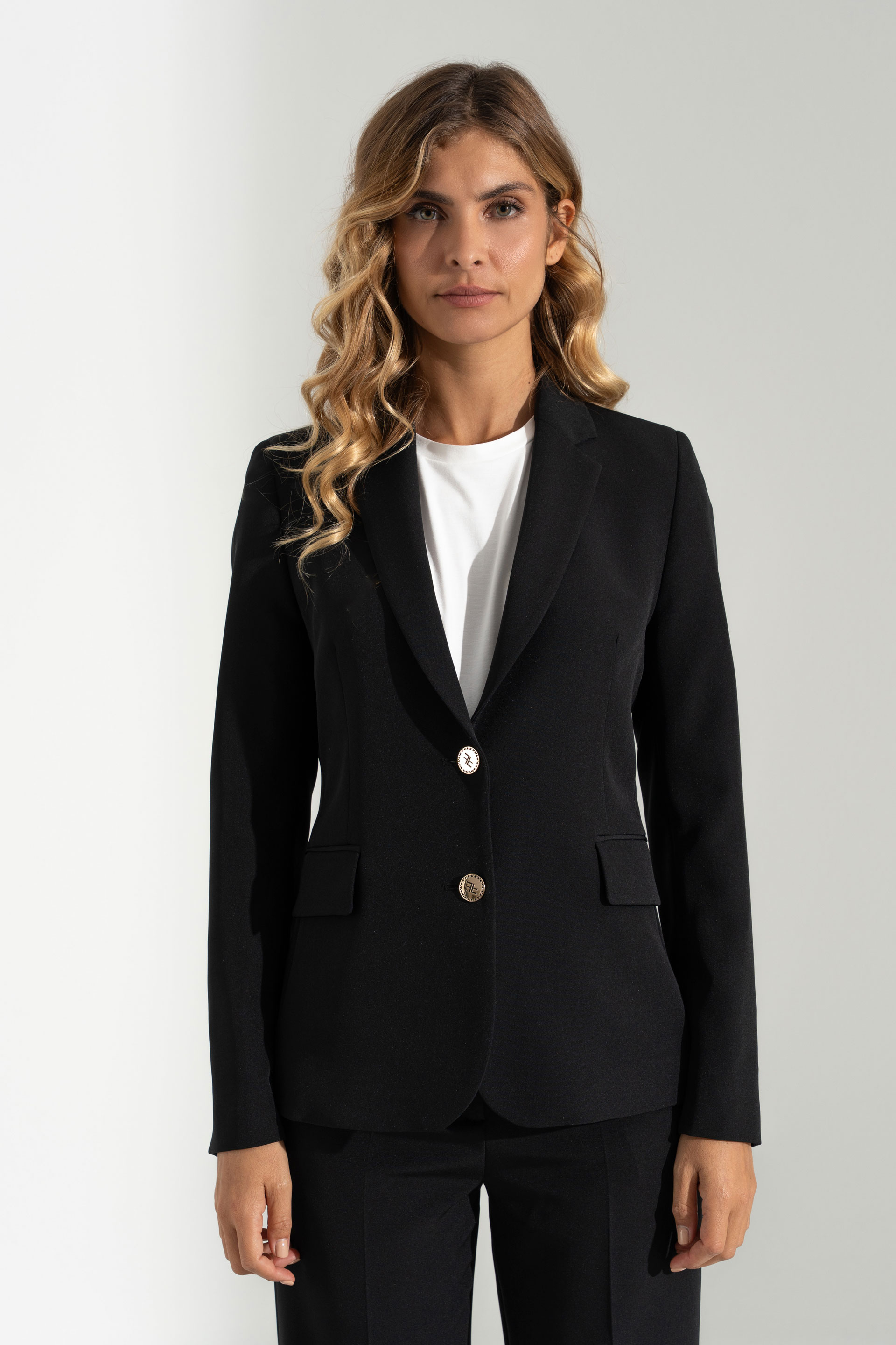 Classic fitted blazer with metallic buttons