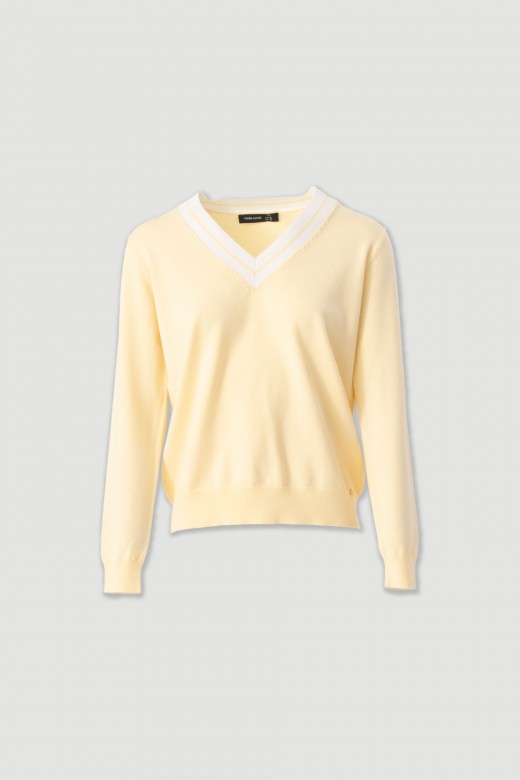 Knit sweater with v-neck and contrast details