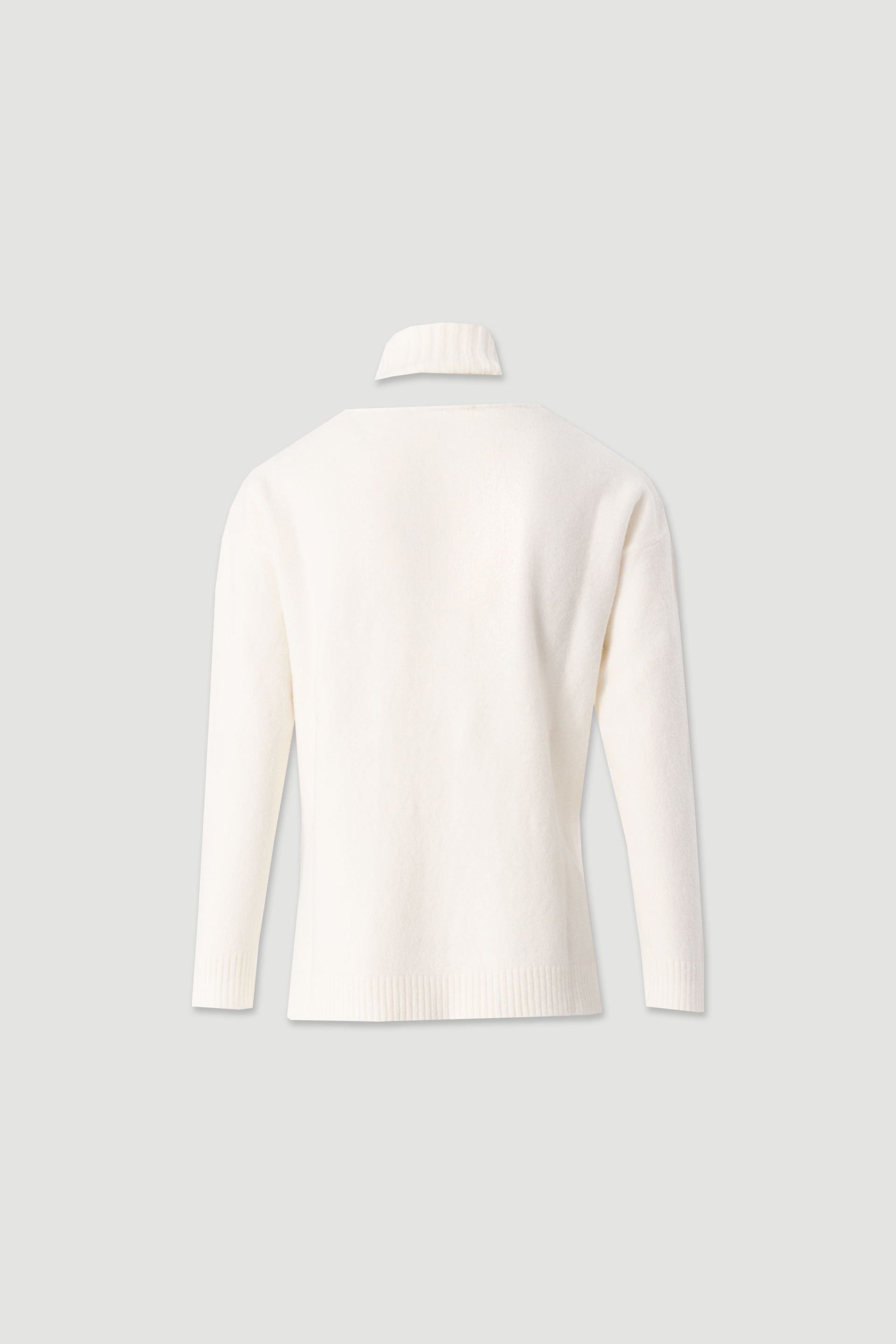 Knit sweater with v-neck and ribbed collar