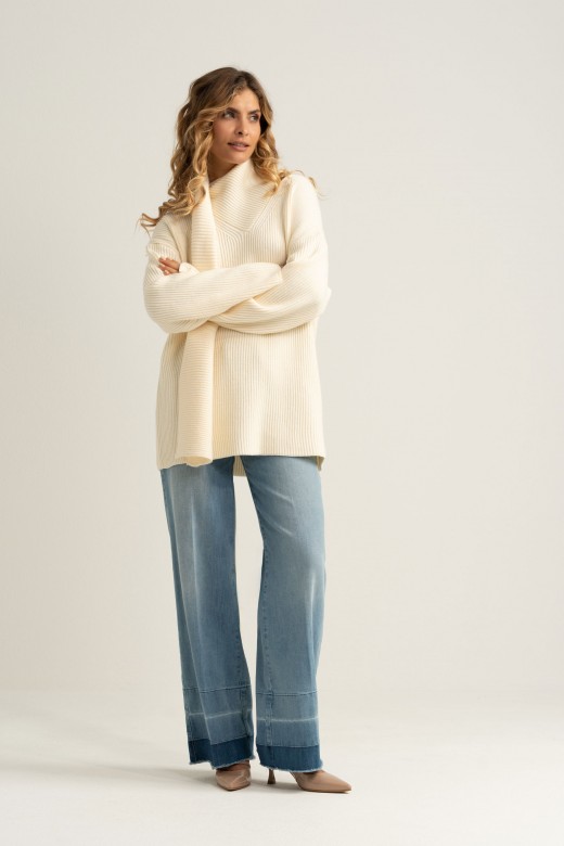 Jeans wide leg com detalhe na ba�nha