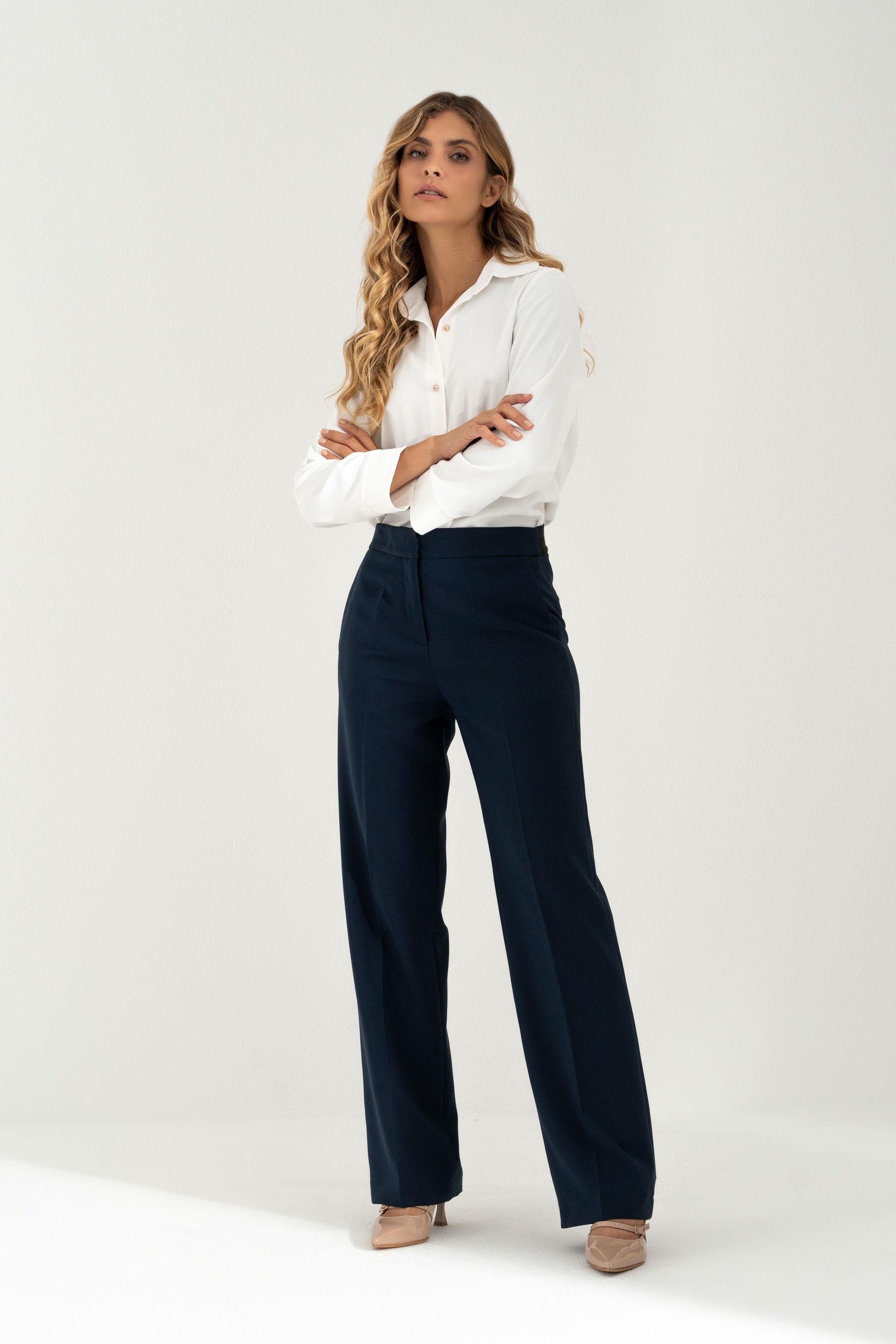 Calça straight com cinto elástico personalizado