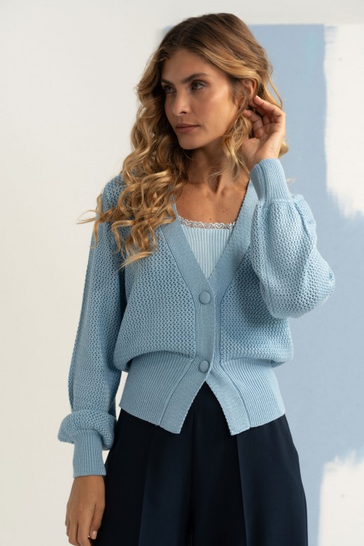 Casaco curto em malha perfurada com botões Casaco curto em malha perfurada com botões