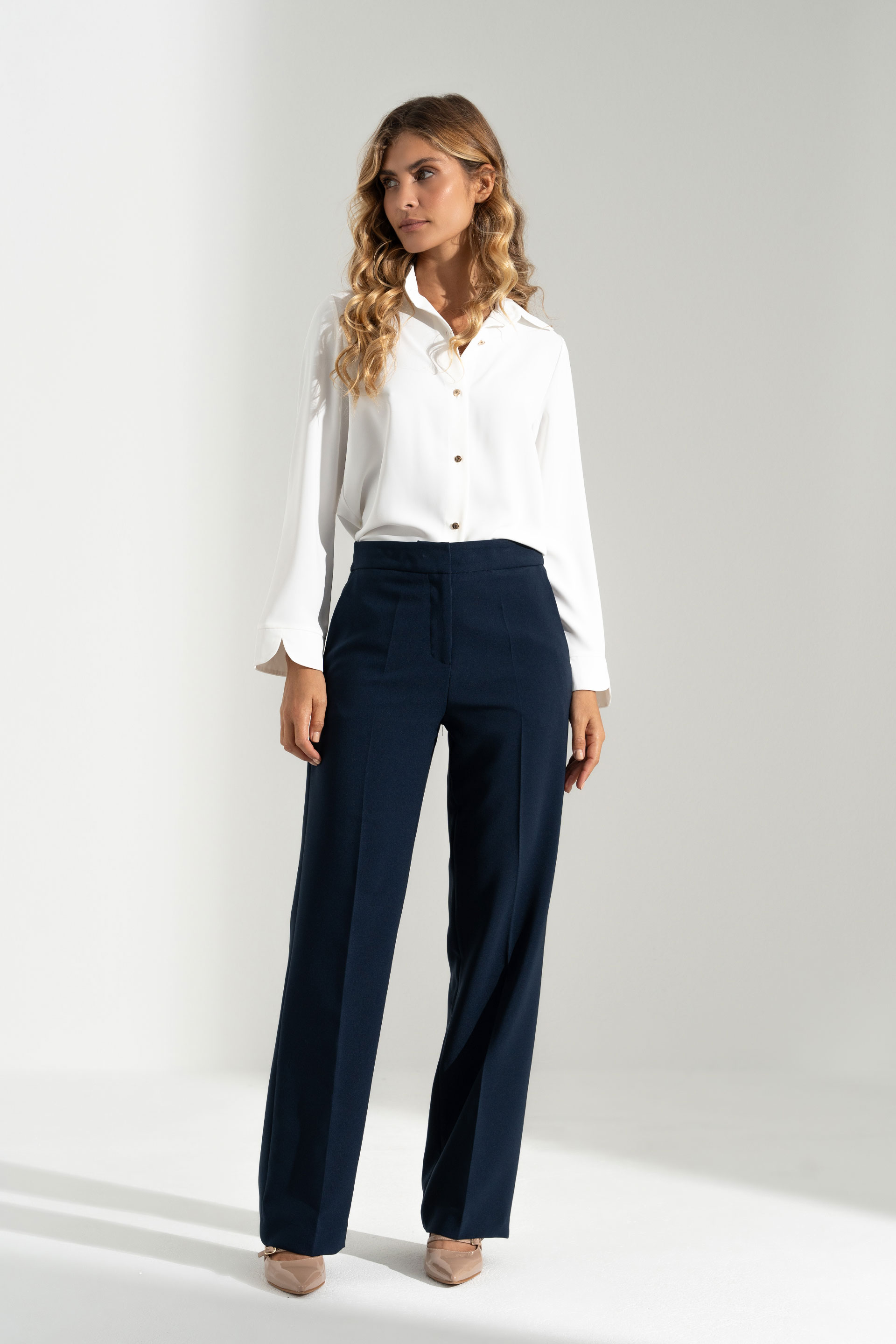 Calça straight com cinto elástico personalizado