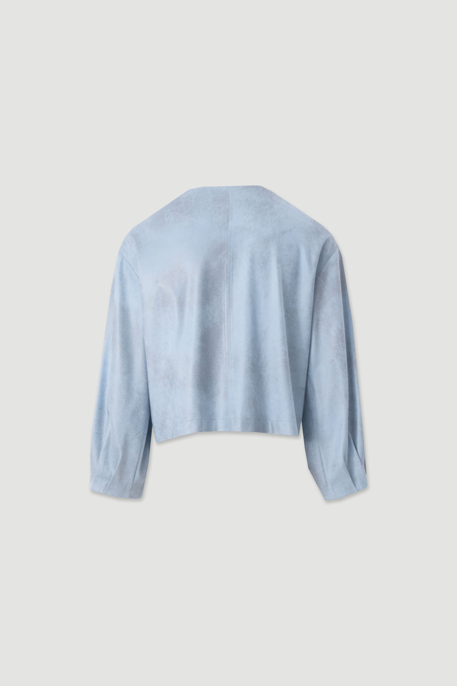 Casaco aberto com detalhe de pregas na manga