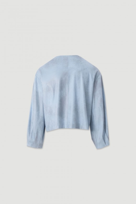 Casaco aberto com detalhe de pregas na manga