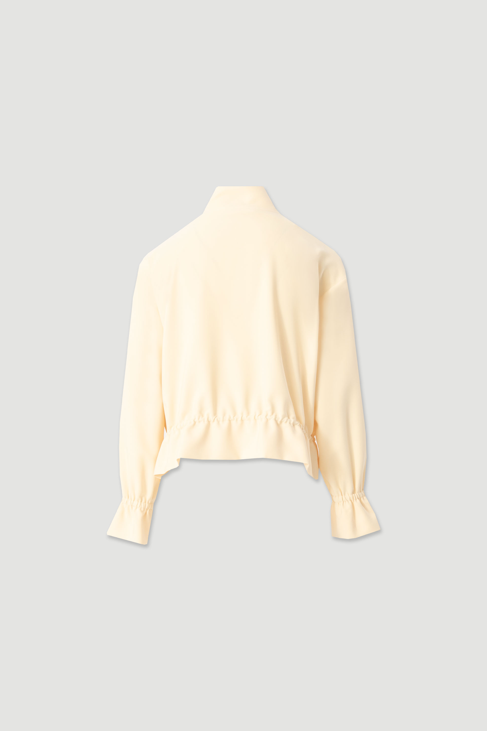 Casaco com fecho e cintura ajustável