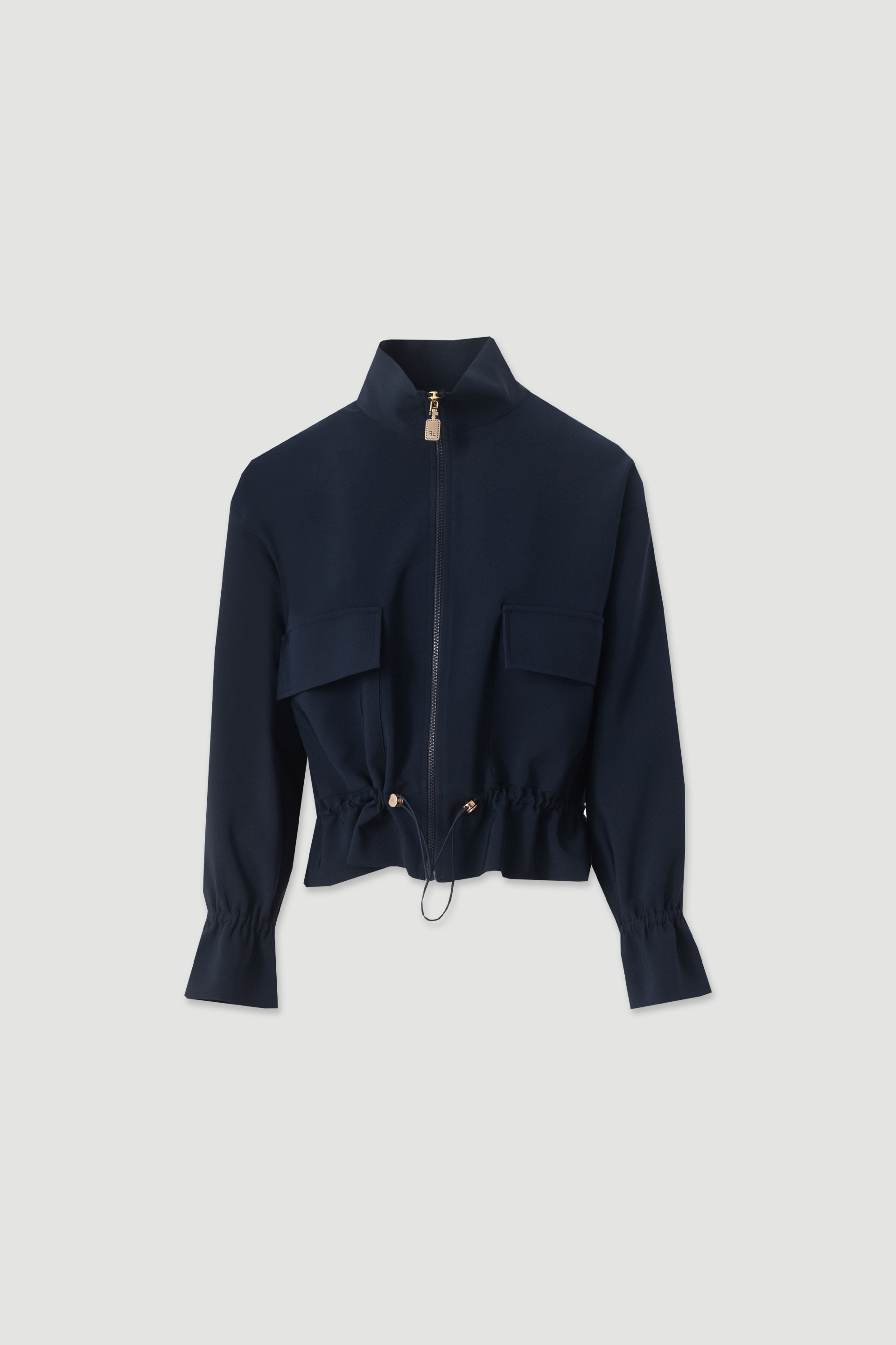 Casaco com fecho e cintura ajustável