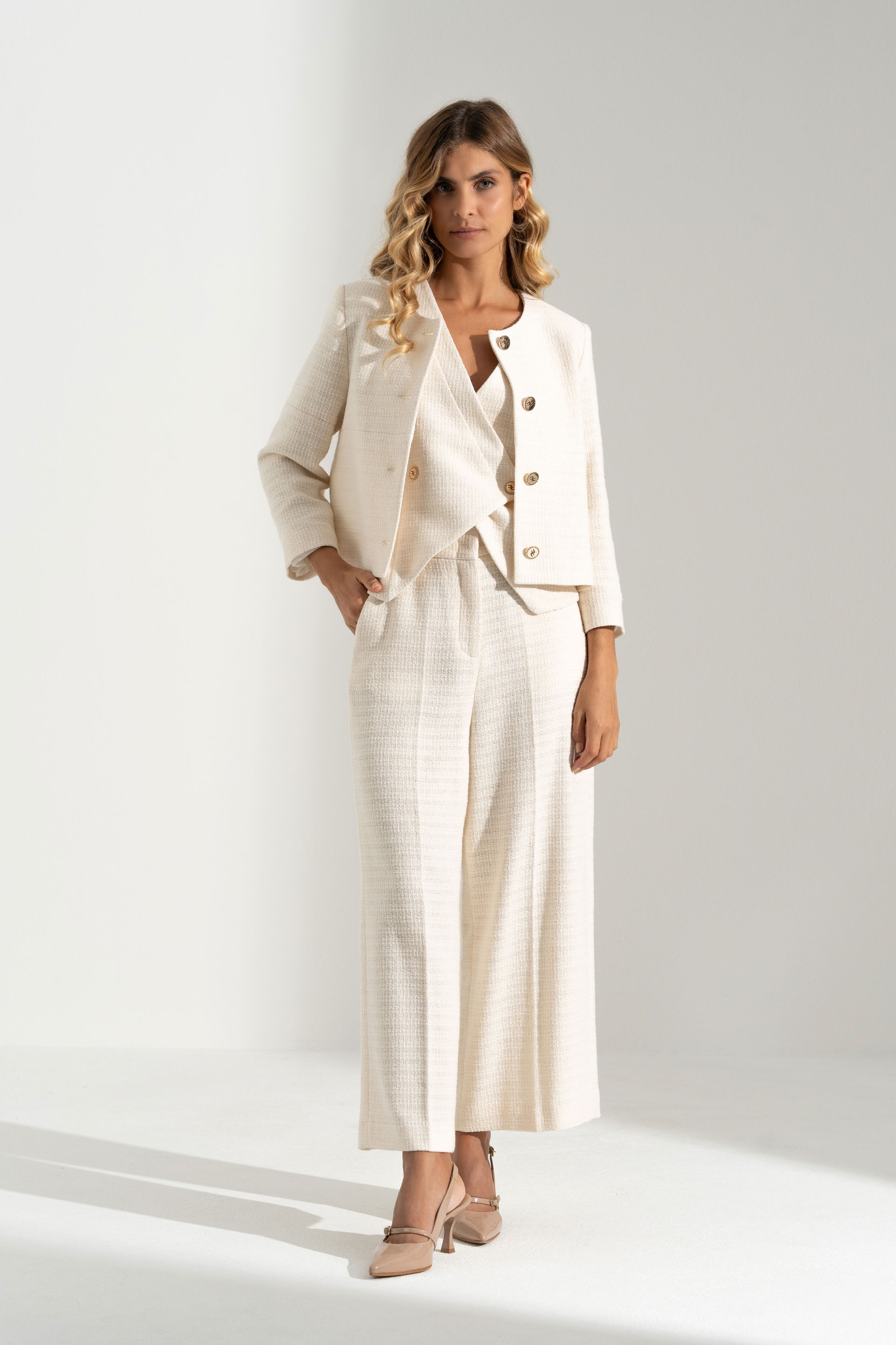 Veste courte texturée avec boutons métalliques