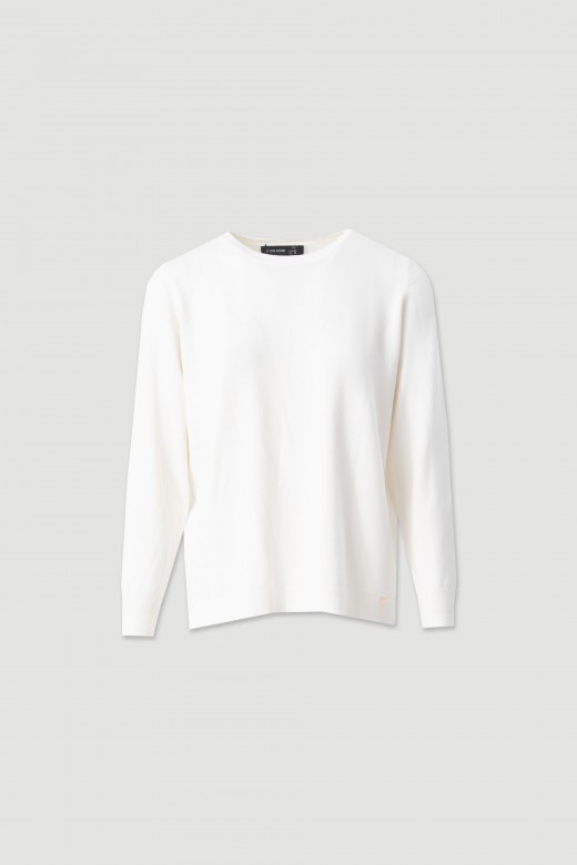 Plain knit sweater with round neckline Plain knit sweater with round neckline