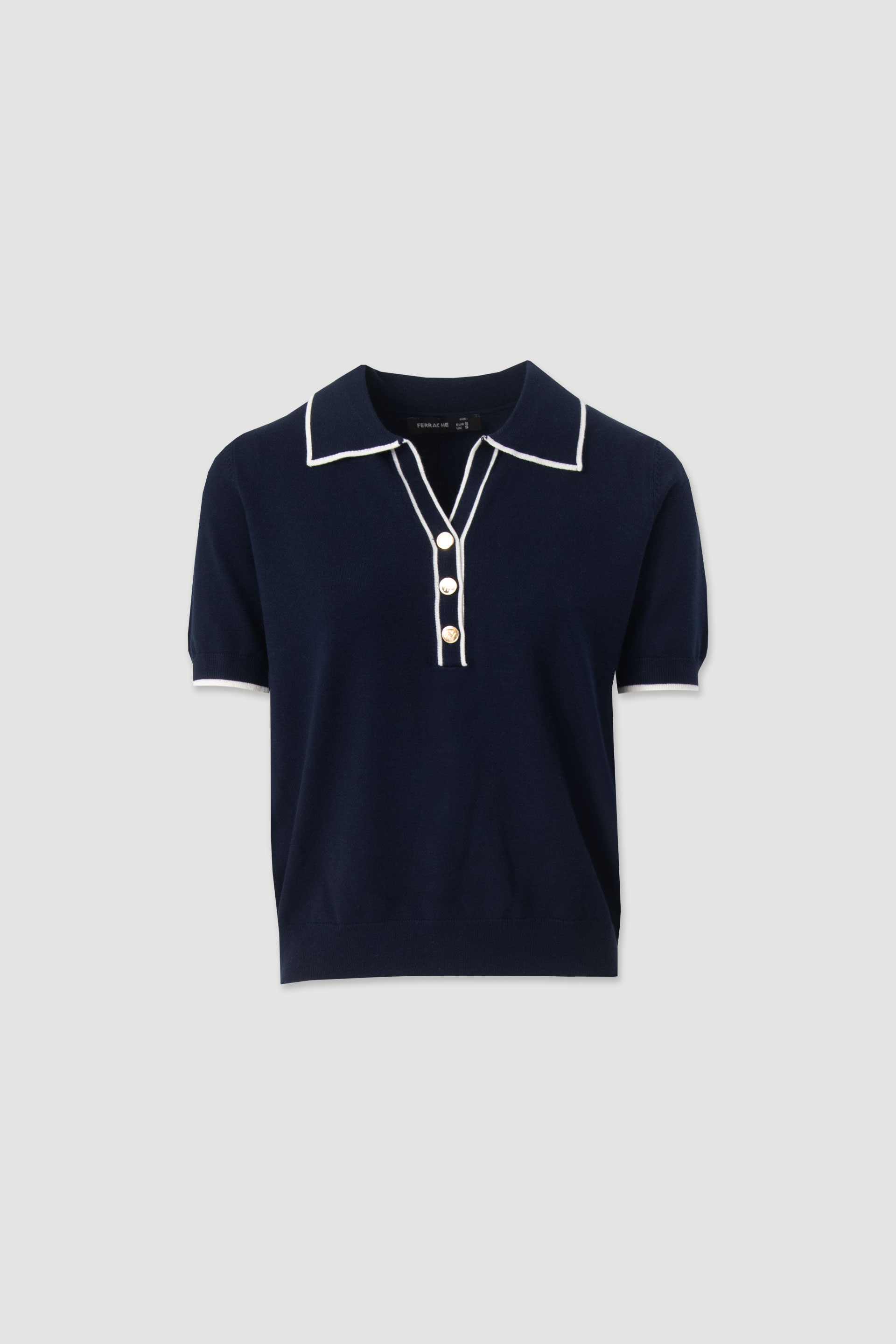 Polo de malha com vivos em contraste