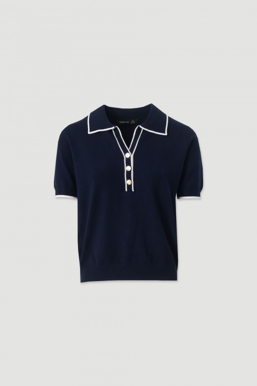 Polo de malha com vivos em contraste