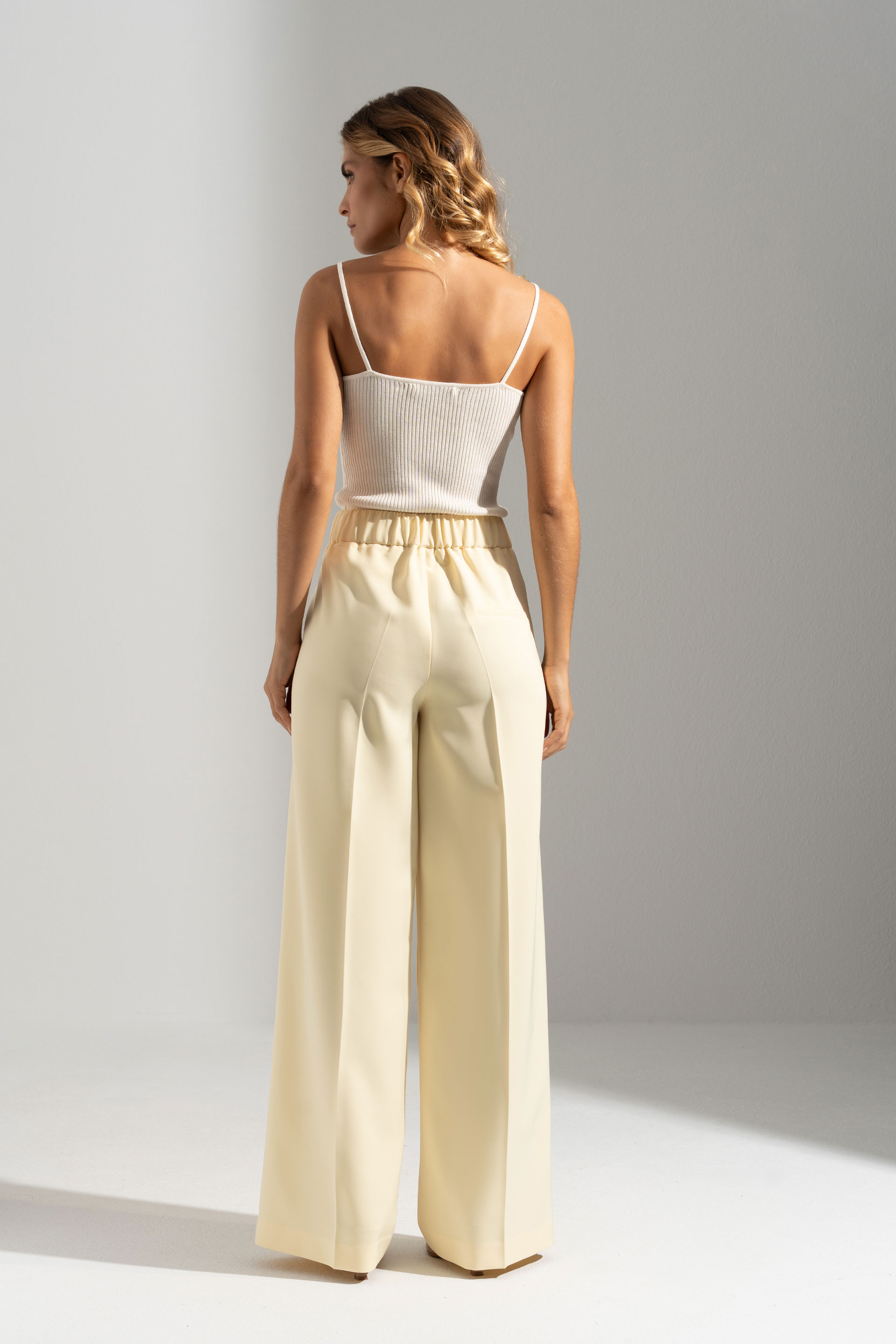 Classic wide-leg trousers with customised metallic button