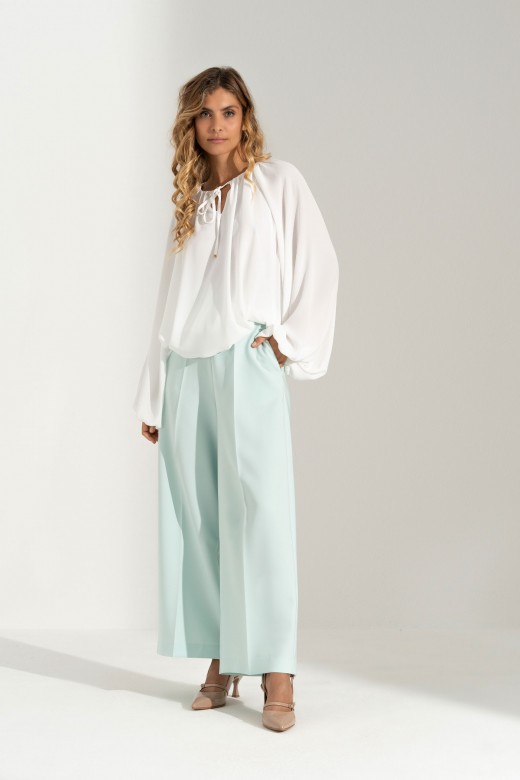 Flowing tunic with adjustable neckline Flowing tunic with adjustable neckline