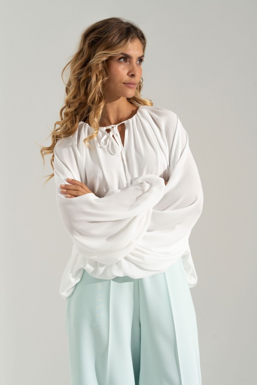 Flowing tunic with adjustable neckline Flowing tunic with adjustable neckline