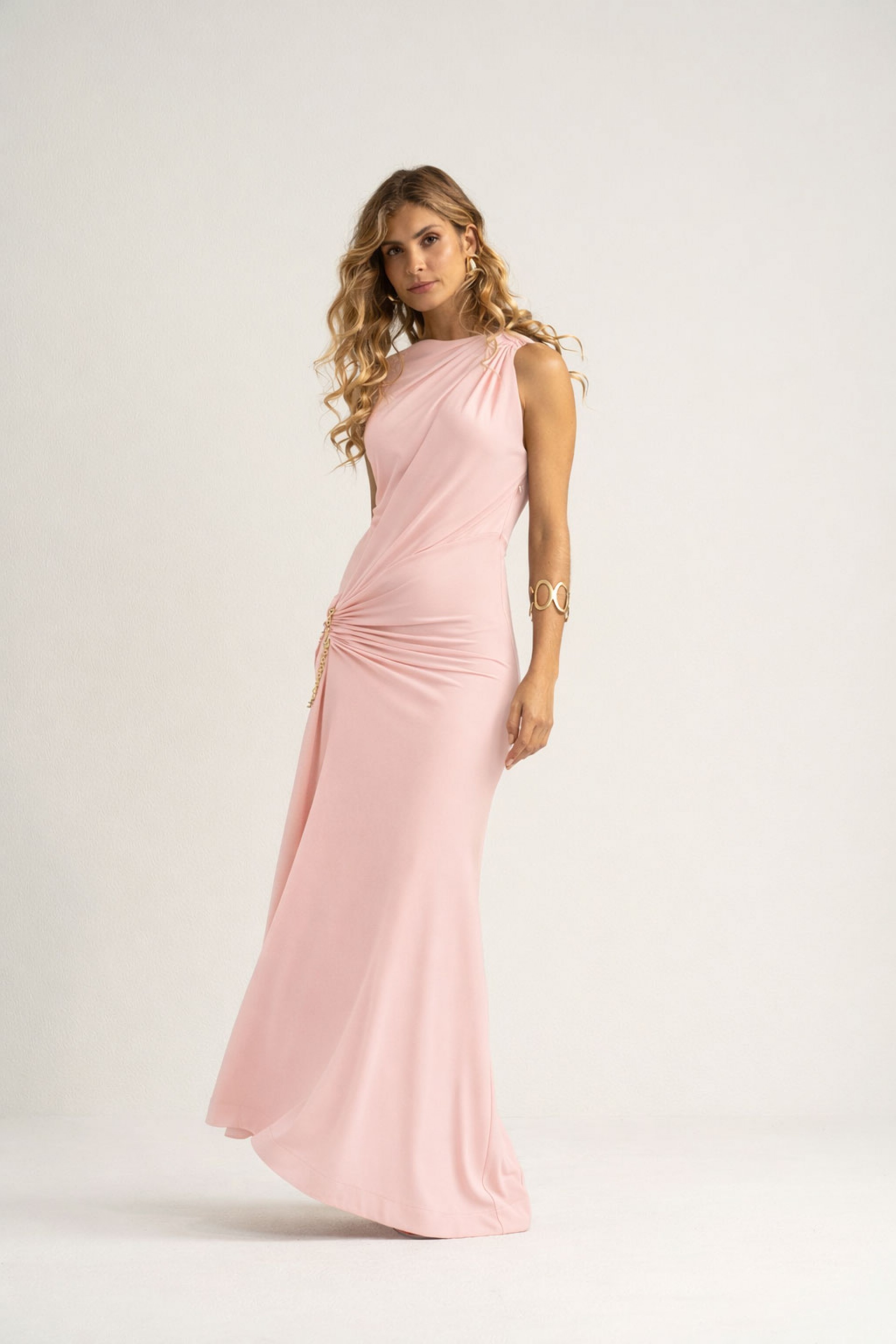 Robe longue asymétrique avec détail froncé