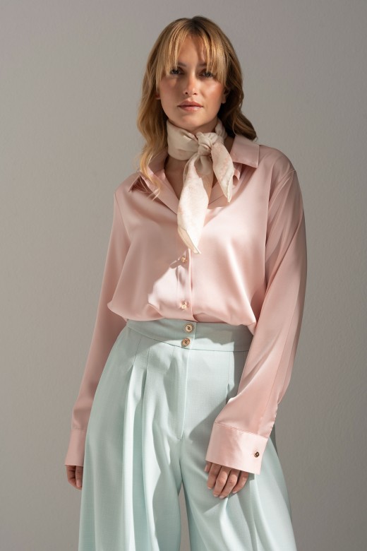 Fluid blouse with classic collar Fluid blouse with classic collar