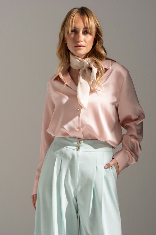 Fluid blouse with classic collar Fluid blouse with classic collar