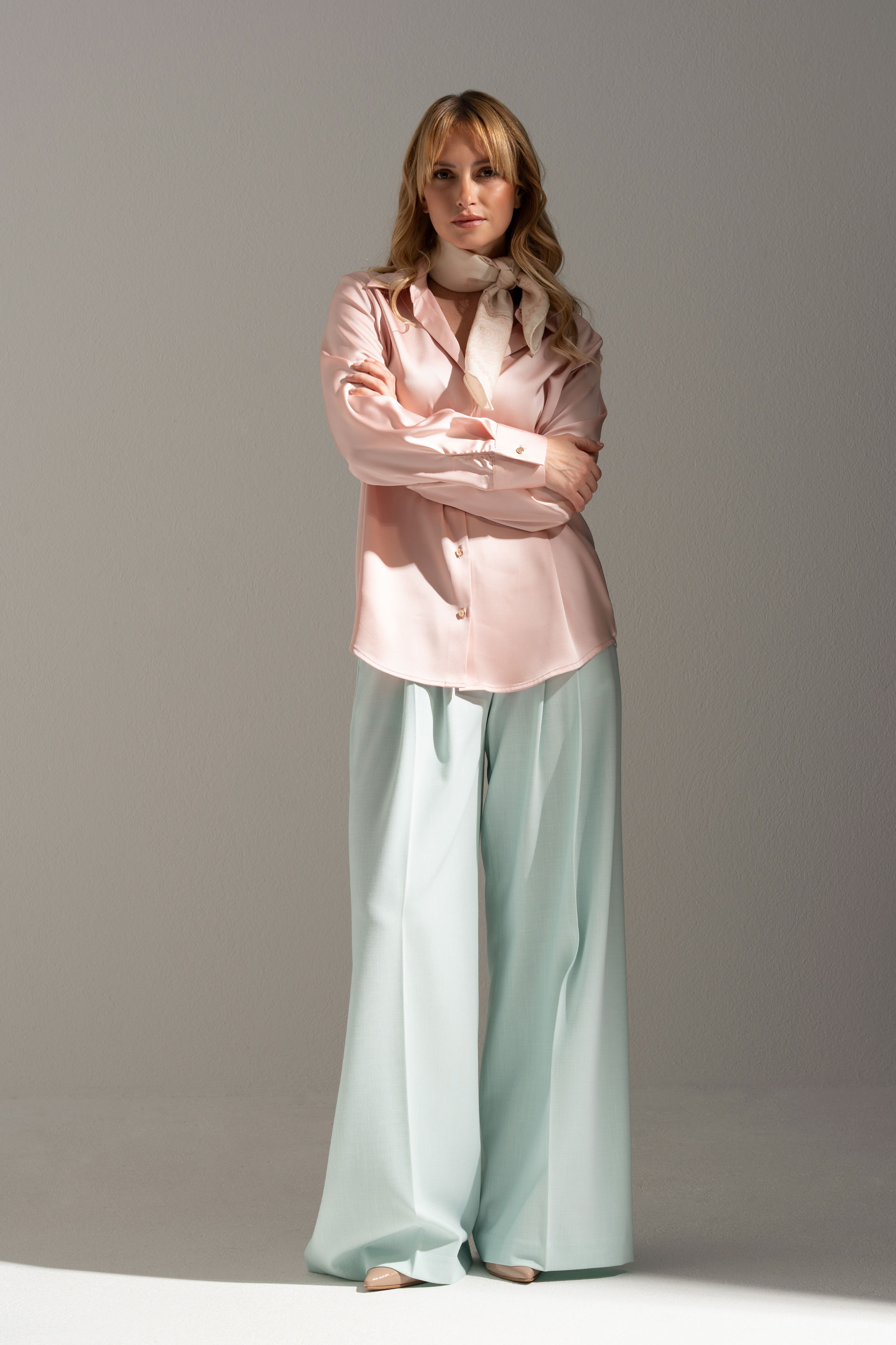 Fluid blouse with classic collar