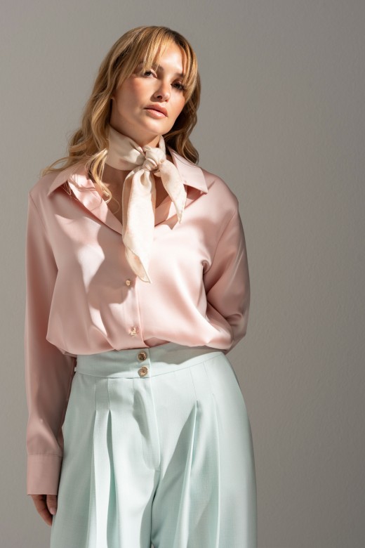 Fluid blouse with classic collar Fluid blouse with classic collar