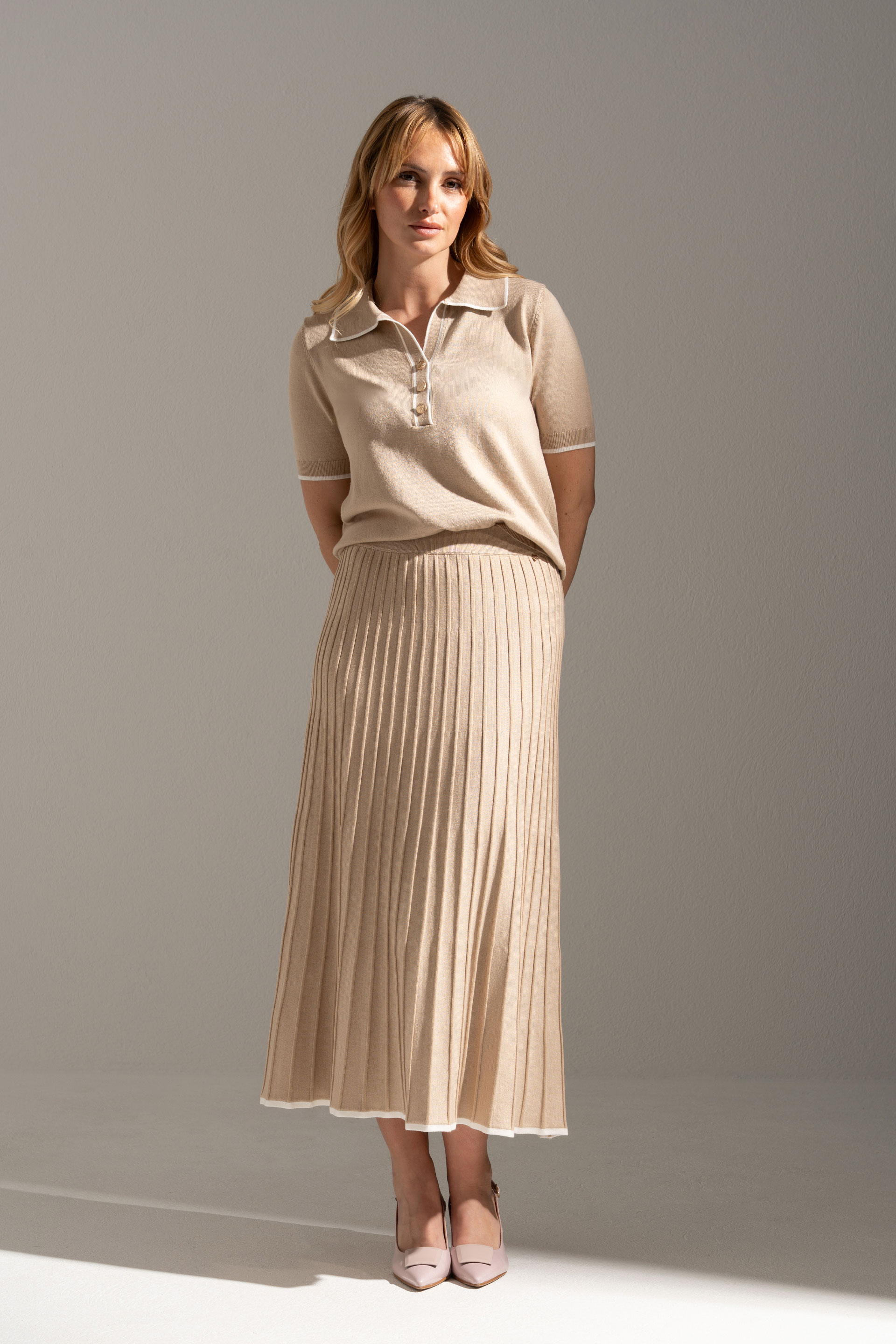 Pleated knit midi skirt