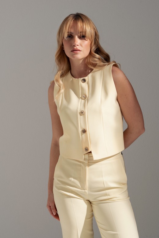 Structured vest with buttons