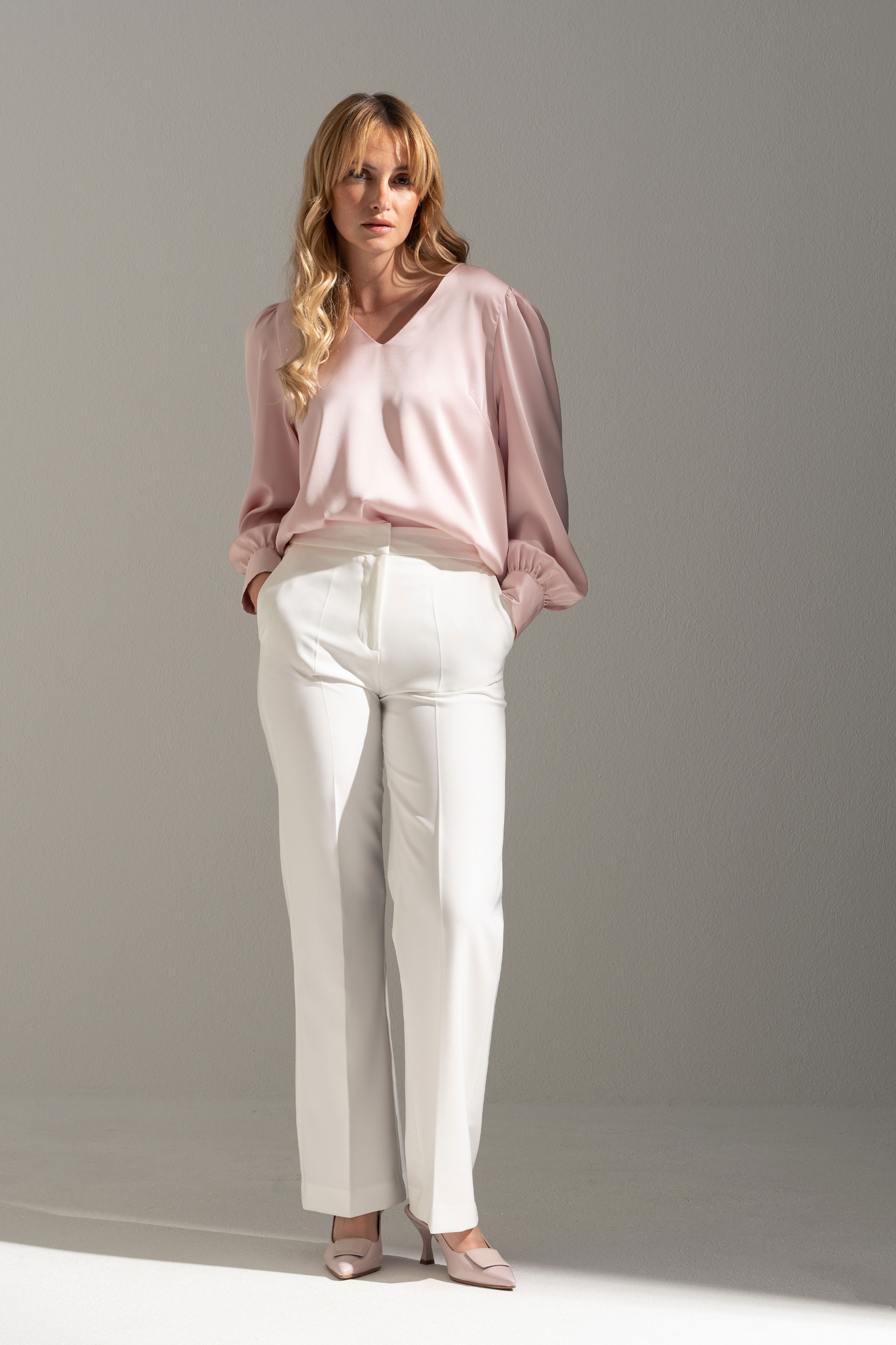 Calça straight com cinto elástico personalizado