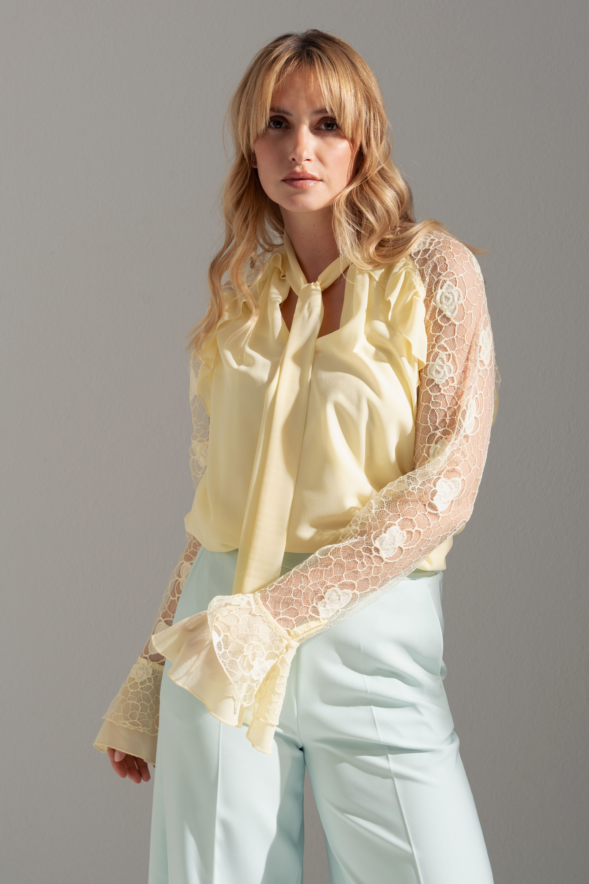 Blouse with bow and lace sleeves