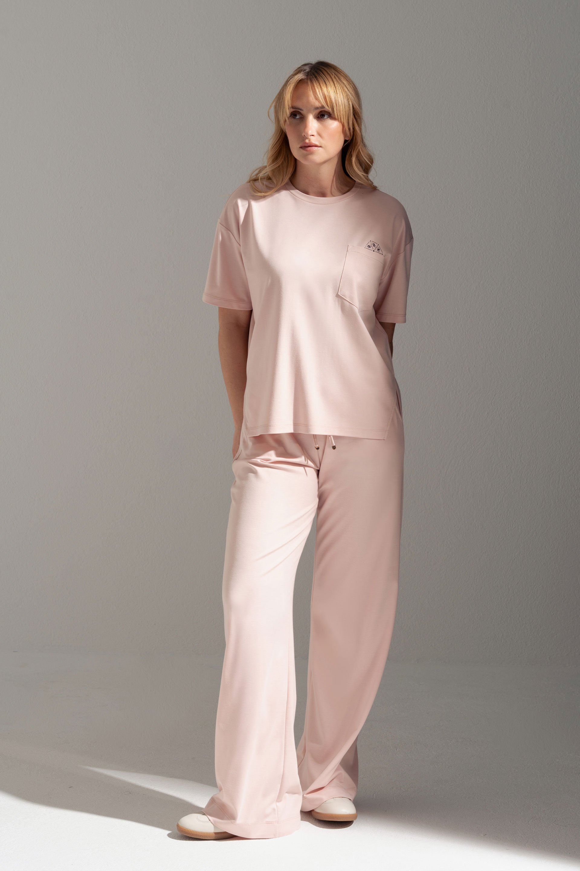 Wide-leg knit trousers with elastic waistband