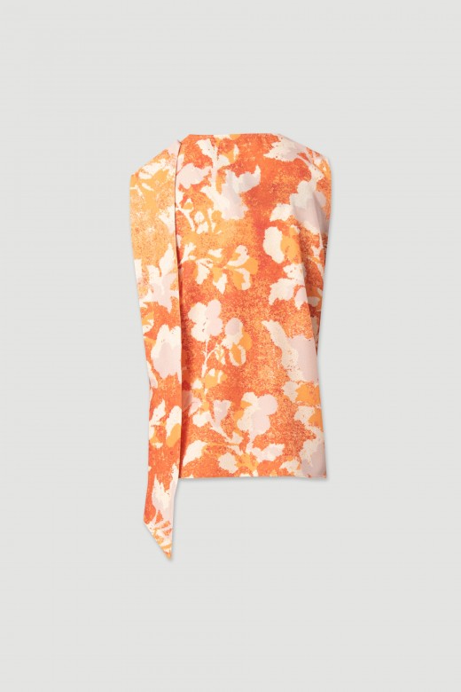 Printed top with neckline detail Printed top with neckline detail