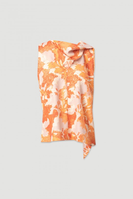 Printed top with neckline detail Printed top with neckline detail