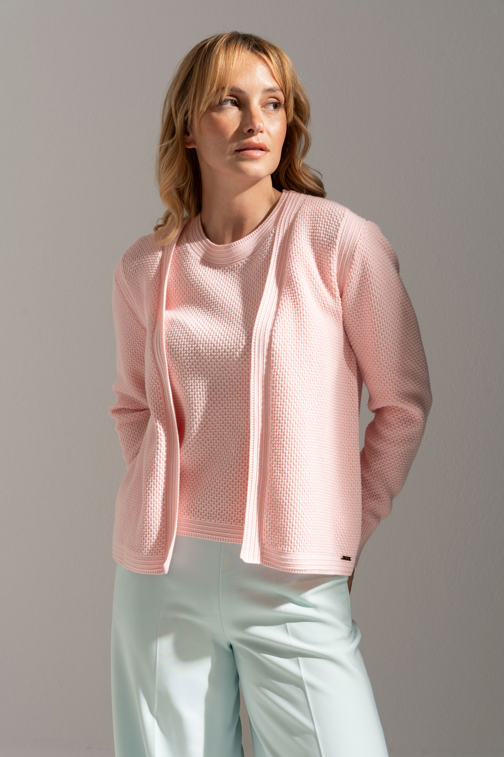 Short open cotton knit cardigan