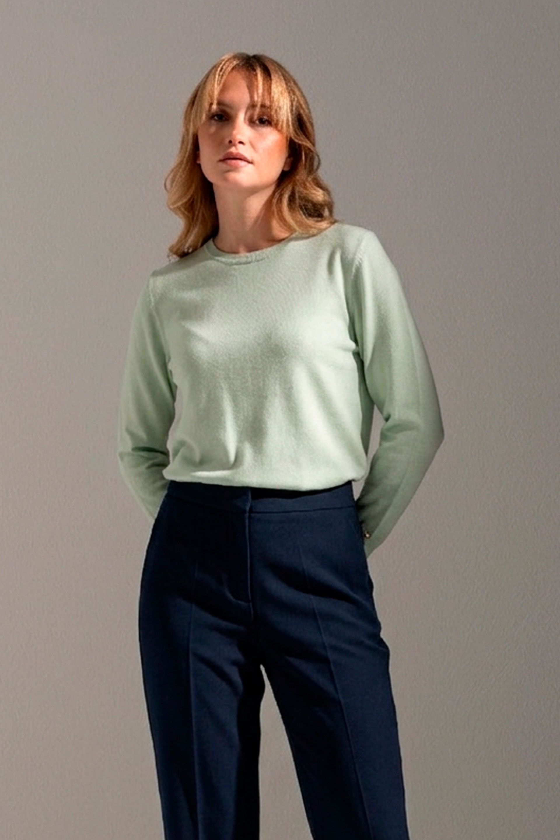 Plain knit sweater with round neckline