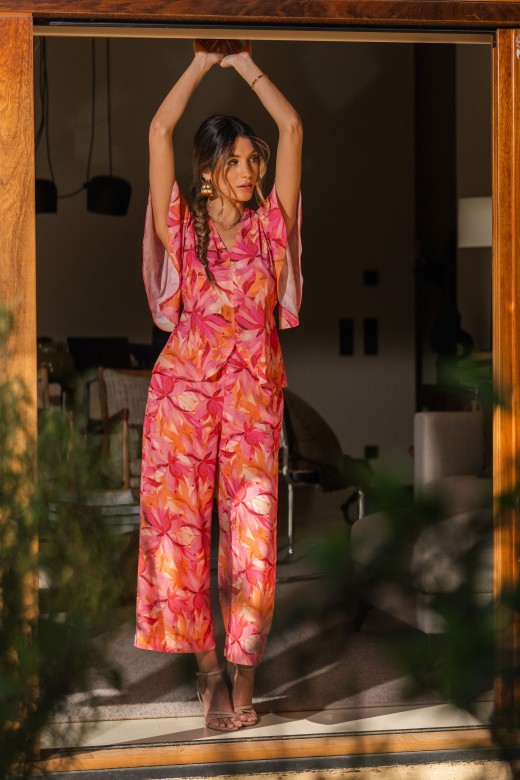 Short printed tunic with flowing sleeves Short printed tunic with flowing sleeves