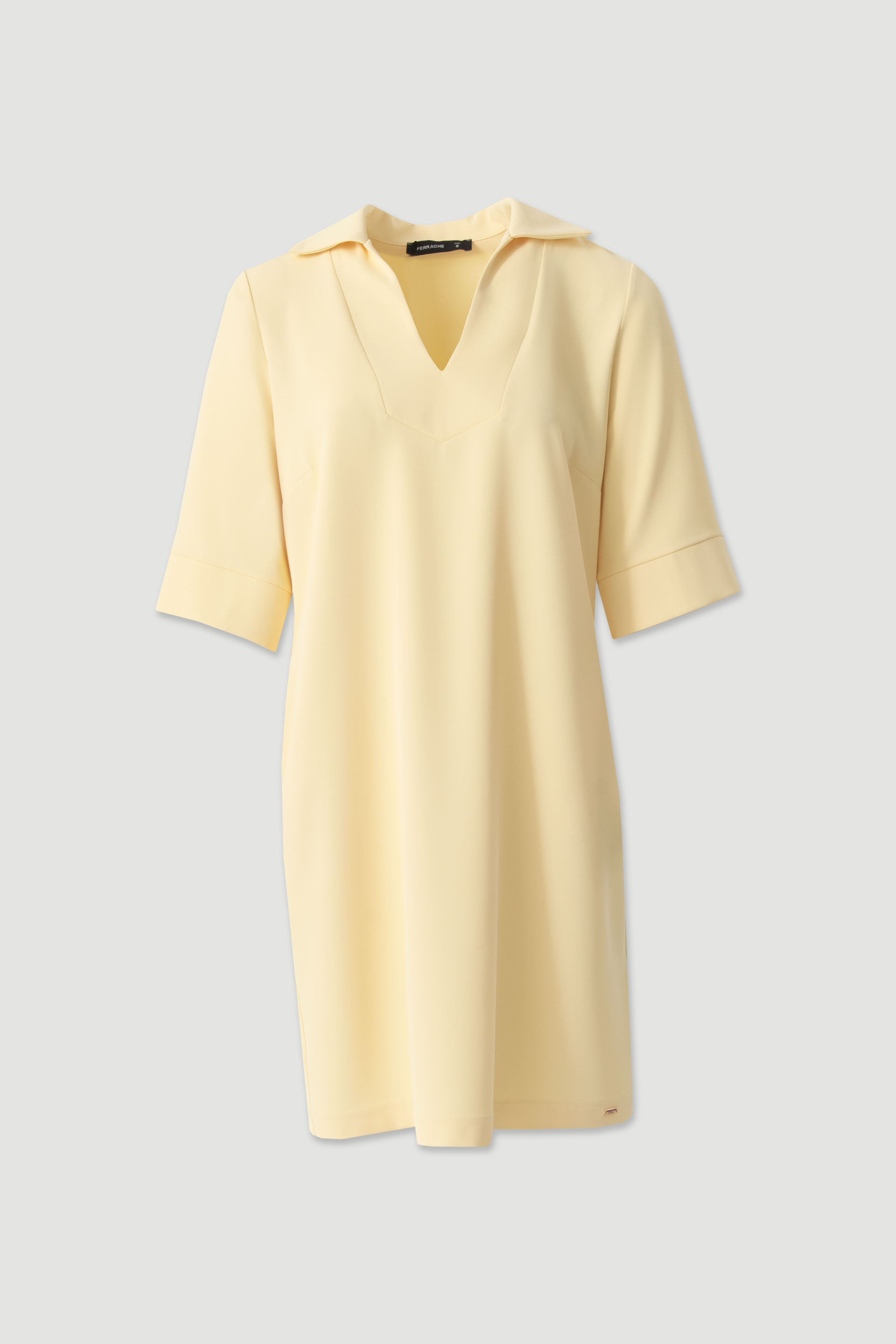 Short dress with side pockets and v-neck