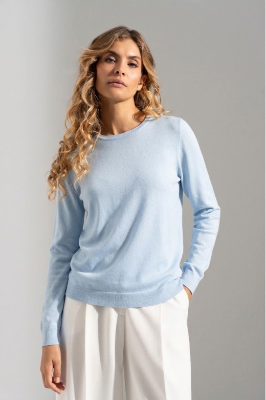 Plain knit sweater with round neckline Plain knit sweater with round neckline